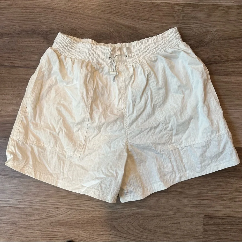 Free People Movement women’s white cinch shorts size XS athletic lined crinkle